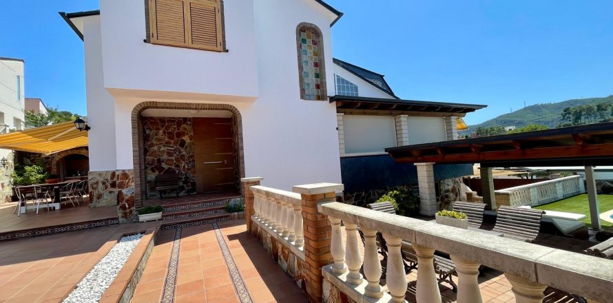 House Vallirana, Barcelona, Espagne 4 chambres, 342 m2 No. 117501