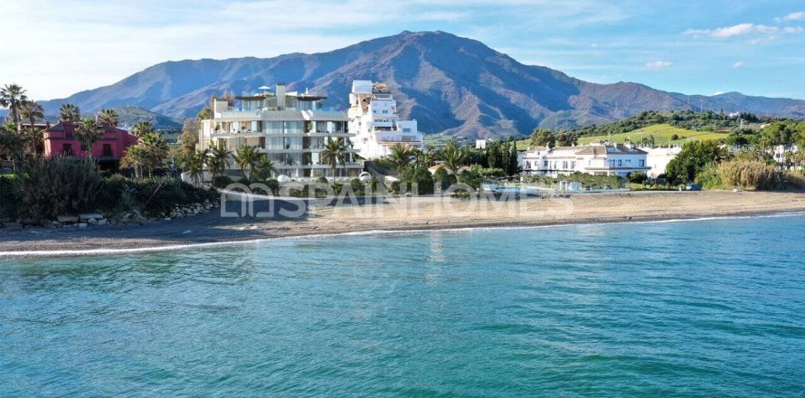 Apartment in Estepona, Malaga, Spain 3 bedrooms, 210 sq.m. No. 107938