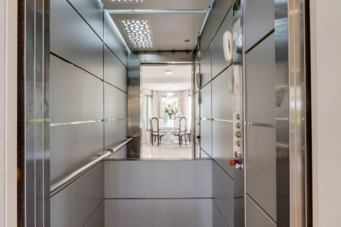 Willa Marbella, Malaga, Hiszpania 5 sypialni, 551 mkw. nr 107936 – zdjęcie 11