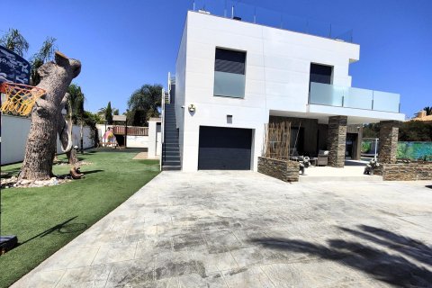 Villa for sale Alicante, Spain 5 bedrooms, 380 sq.m. No. 115538 - photo 3