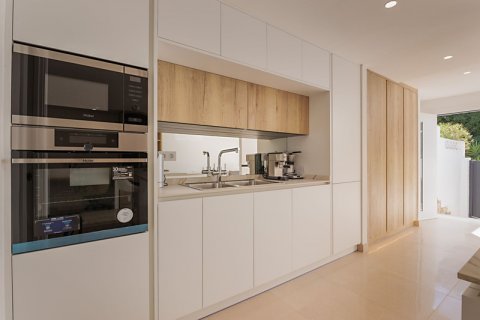 Продажа таухауса в Нуэва Андалусия, Малага, Испания 2 спальни, 76м2 №117673 - фото 5