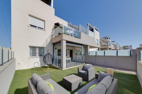 Bungalow for sale Torrevieja, Alicante, Spain 2 bedrooms, 76 sq.m. No. 113187 - photo 1