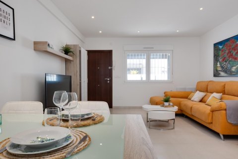 Bungalow for sale Torrevieja, Alicante, Spain 2 bedrooms, 76 sq.m. No. 113187 - photo 12