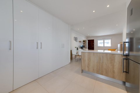 Bungalow for sale Torrevieja, Alicante, Spain 2 bedrooms, 76 sq.m. No. 113187 - photo 17