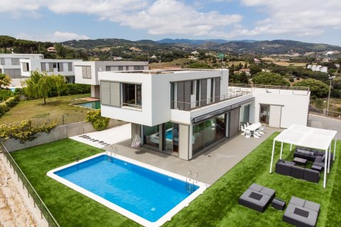 House for sale Arenys de Mar, Barcelona, Spain 5 bedrooms, 360 sq.m. No. 22978 - photo 1