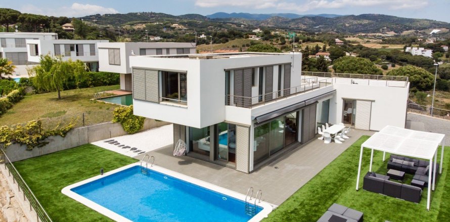 House Arenys de Mar, Barcelona, Spain 5 bedrooms, 360 sq.m. No. 22978