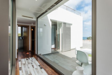 House for sale Arenys de Mar, Barcelona, Spain 5 bedrooms, 360 sq.m. No. 22978 - photo 11