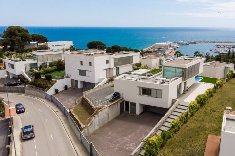 House for sale Arenys de Mar, Barcelona, Spain 5 bedrooms, 360 sq.m. No. 22978 - photo 9