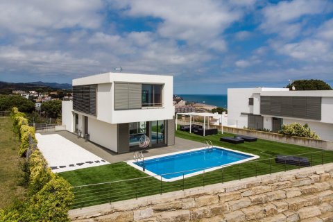 House for sale Arenys de Mar, Barcelona, Spain 5 bedrooms, 360 sq.m. No. 22978 - photo 16