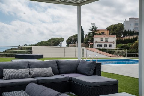 House for sale Arenys de Mar, Barcelona, Spain 5 bedrooms, 360 sq.m. No. 22978 - photo 19