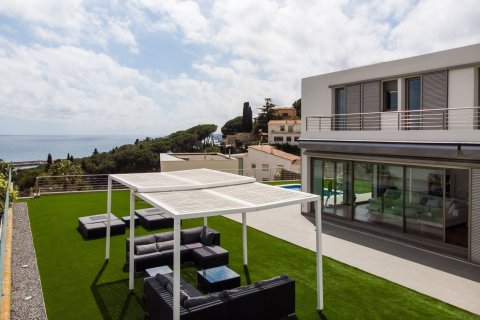 House for sale Arenys de Mar, Barcelona, Spain 5 bedrooms, 360 sq.m. No. 22978 - photo 30