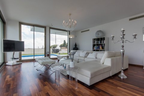 House for sale Arenys de Mar, Barcelona, Spain 5 bedrooms, 360 sq.m. No. 22978 - photo 8