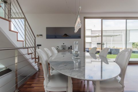 House for sale Arenys de Mar, Barcelona, Spain 5 bedrooms, 360 sq.m. No. 22978 - photo 22