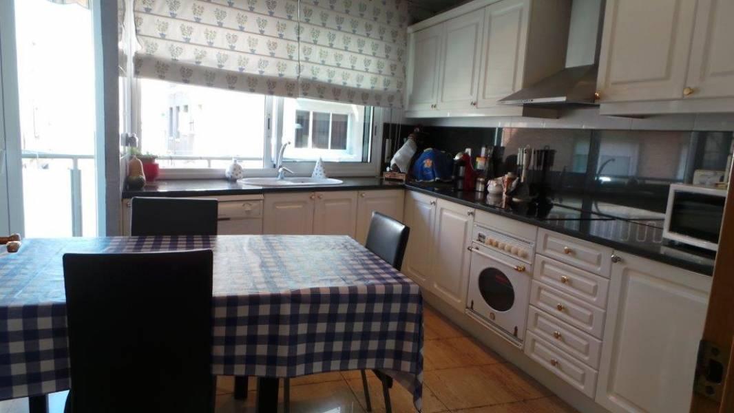 Hus i Badalona, Barcelona, Spanien 3 sovrum, 314 kvm. Nr. 22943