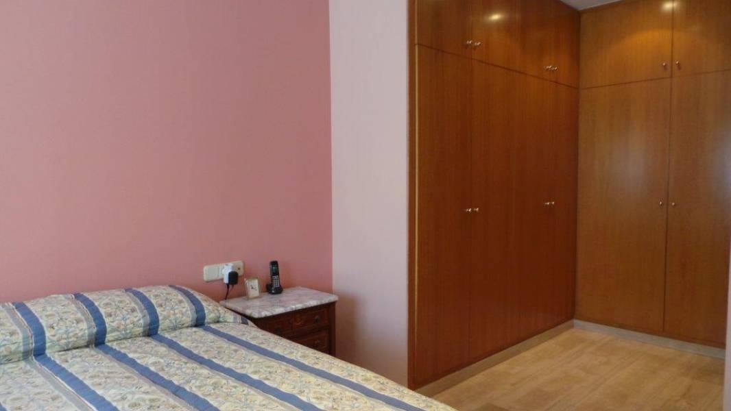 Hus i Badalona, Barcelona, Spanien 3 sovrum, 314 kvm. Nr. 22943