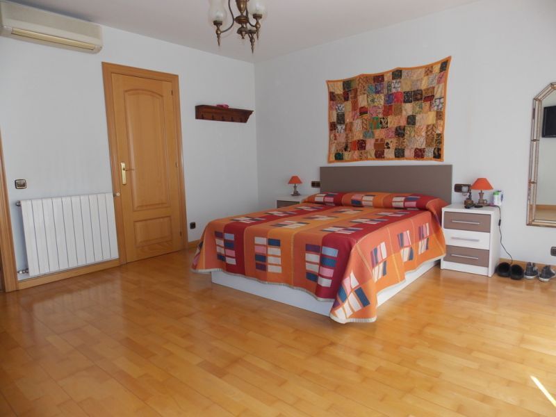 Hus i Badalona, Barcelona, Spanien 3 sovrum, 240 kvm. Nr. 22843