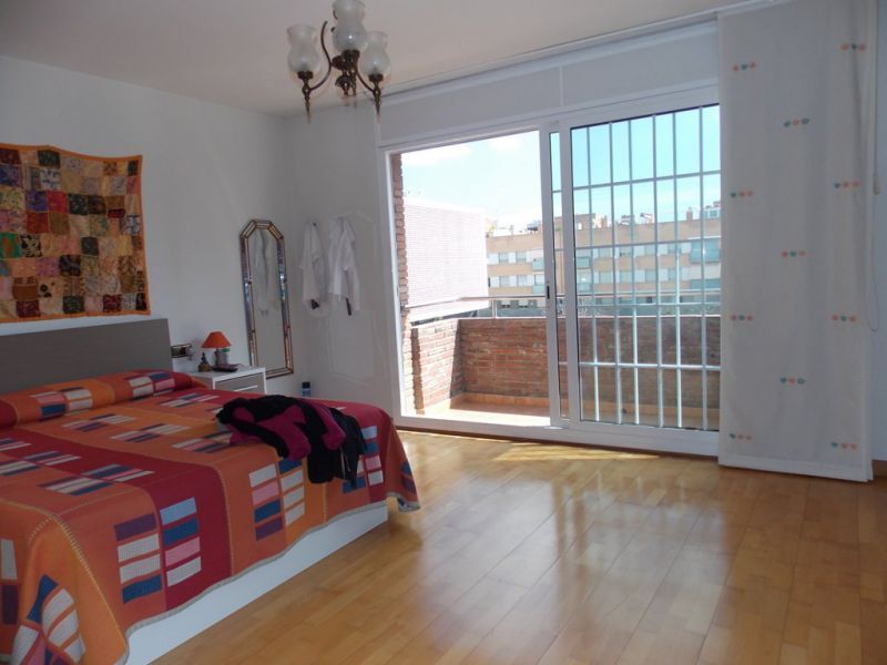 Hus i Badalona, Barcelona, Spanien 3 sovrum, 240 kvm. Nr. 22843