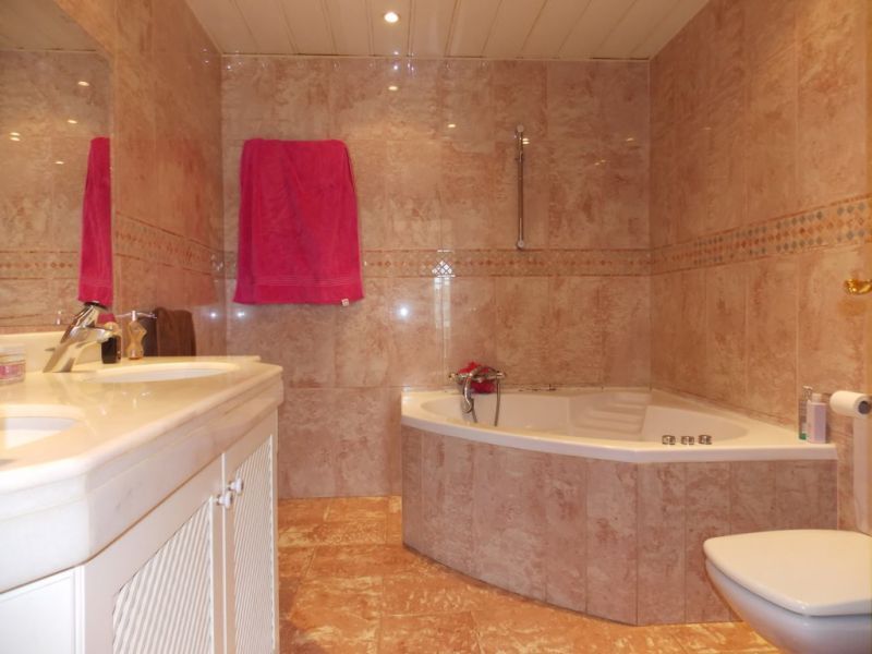 Hus i Badalona, Barcelona, Spanien 3 sovrum, 240 kvm. Nr. 22843