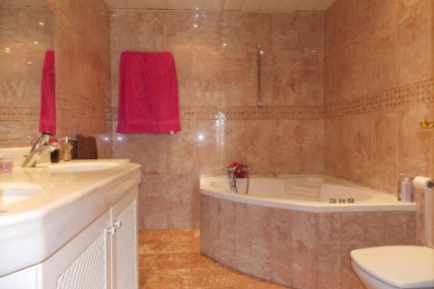 Casa in vendita Badalona, Barcelona, Spagna 3 camere da letto, 240 mq. N° 22843 - foto 19