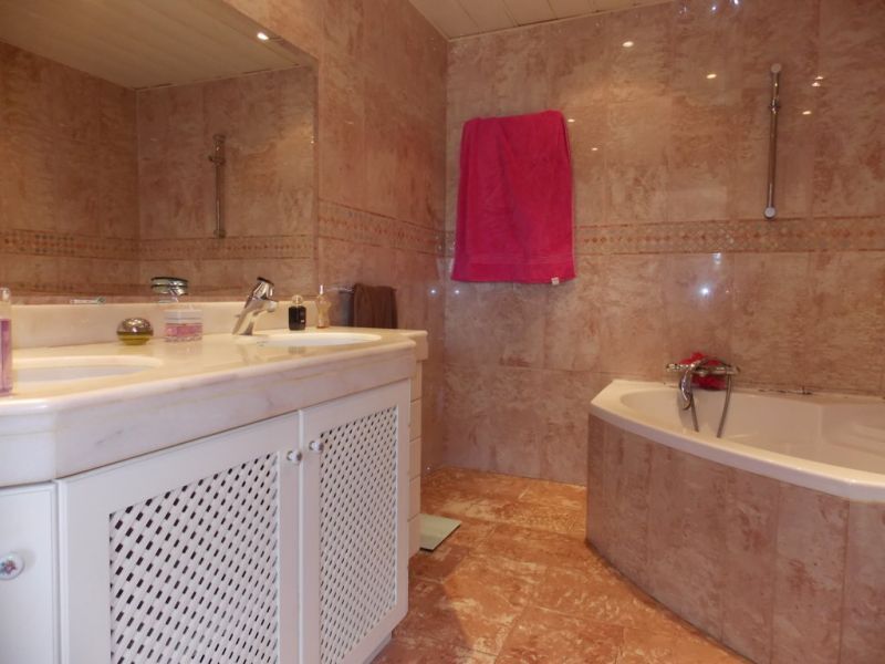 Hus i Badalona, Barcelona, Spanien 3 sovrum, 240 kvm. Nr. 22843