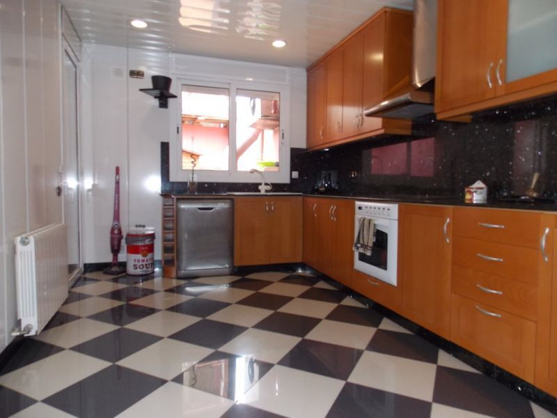 Hus i Badalona, Barcelona, Spanien 3 sovrum, 240 kvm. Nr. 22843