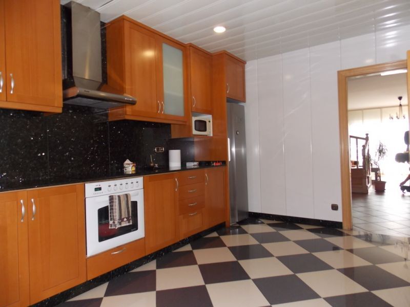 Hus i Badalona, Barcelona, Spanien 3 sovrum, 240 kvm. Nr. 22843