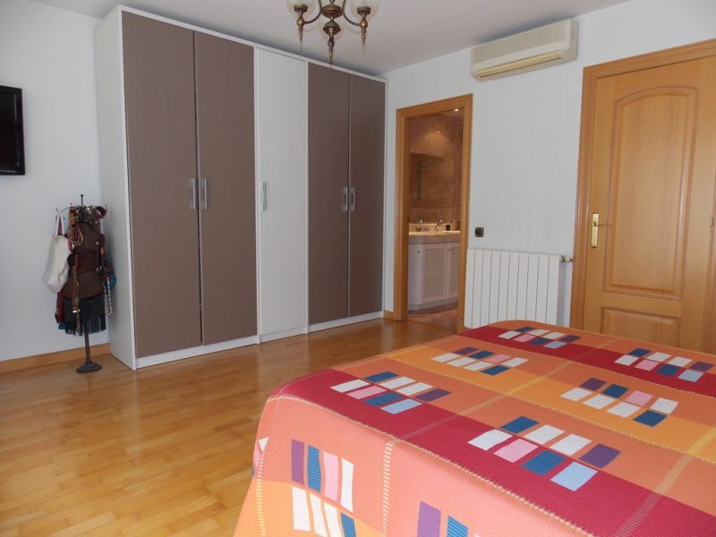 Hus i Badalona, Barcelona, Spanien 3 sovrum, 240 kvm. Nr. 22843