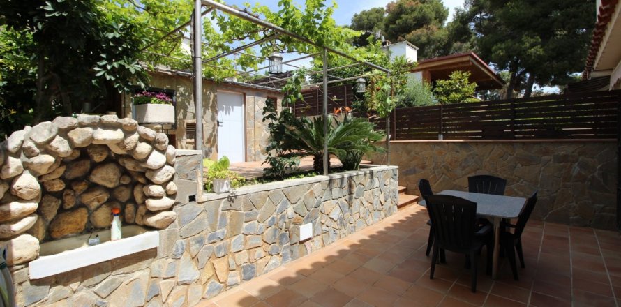 Māja Calafell, Tarragona, Spānijā 4 istabas, 205 m2 Nr. 21599