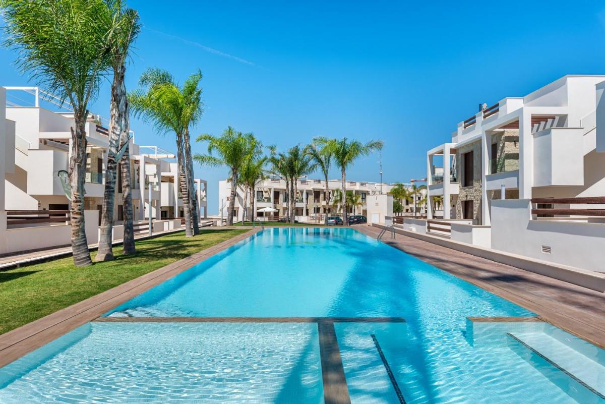 Bungalow à Torrevieja, Alicante, Espagne 2 chambres, 62 m2 No. 112878