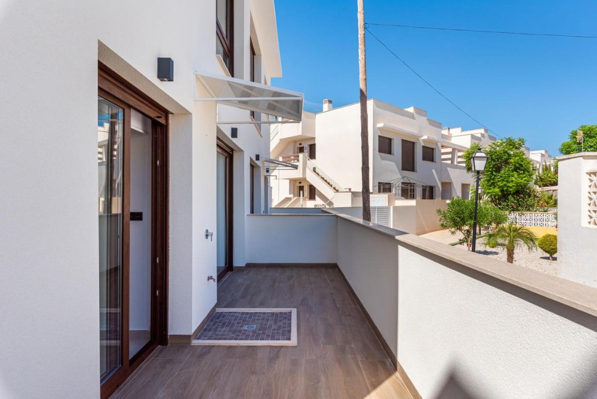 Bungalow à Torrevieja, Alicante, Espagne 2 chambres, 62 m2 No. 112878