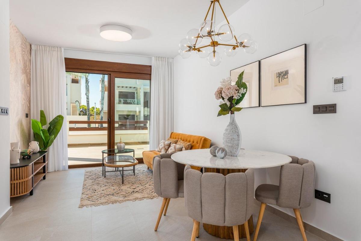 Bungalow à Torrevieja, Alicante, Espagne 2 chambres, 62 m2 No. 112878