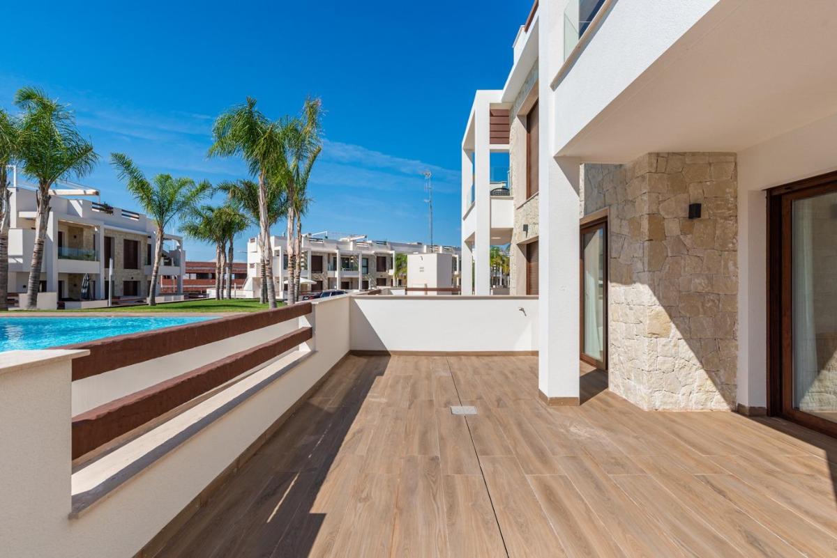 Bungalow à Torrevieja, Alicante, Espagne 2 chambres, 62 m2 No. 112878