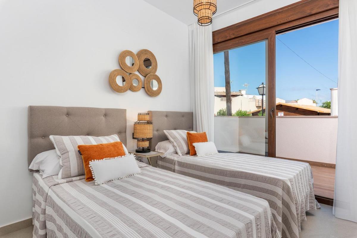 Bungalow à Torrevieja, Alicante, Espagne 2 chambres, 62 m2 No. 112878