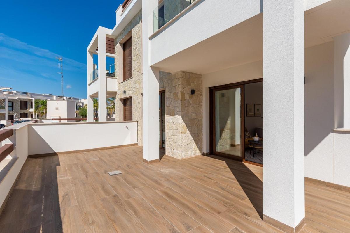 Bungalow à Torrevieja, Alicante, Espagne 2 chambres, 62 m2 No. 112878