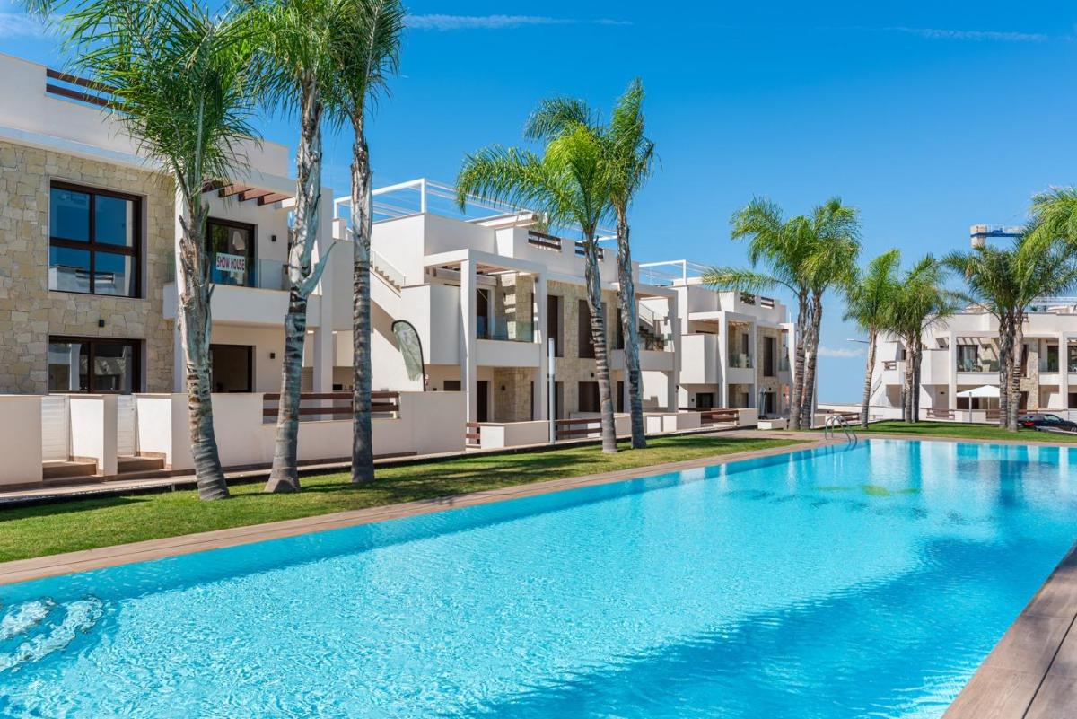 Bungalow à Torrevieja, Alicante, Espagne 2 chambres, 62 m2 No. 112878