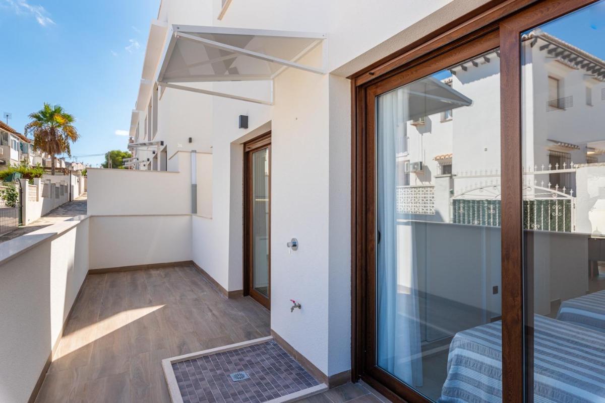 Bungalow à Torrevieja, Alicante, Espagne 2 chambres, 62 m2 No. 112878