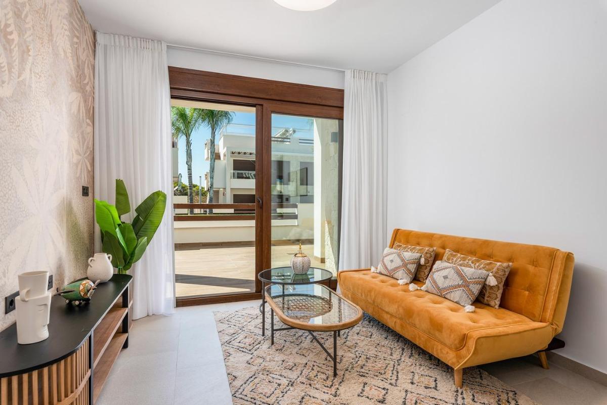 Bungalow à Torrevieja, Alicante, Espagne 2 chambres, 62 m2 No. 112878