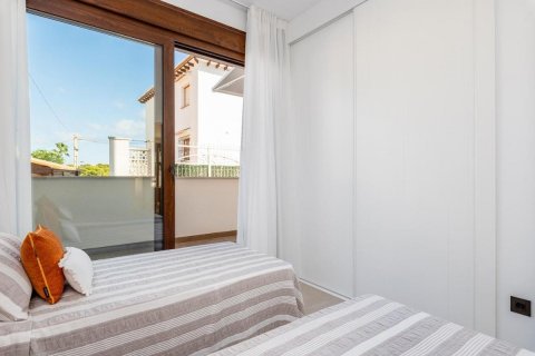 Bungalow till salu Torrevieja, Alicante, Spanien 2 sovrum, 62 kvm. Nr. 112878 - foto 18