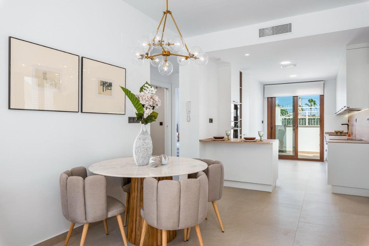 Bungalow à Torrevieja, Alicante, Espagne 2 chambres, 62 m2 No. 112878