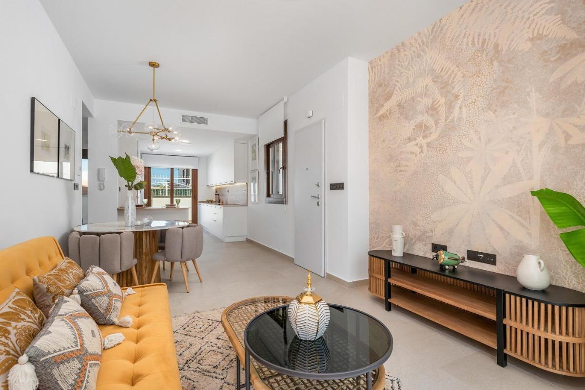 Bungalow à Torrevieja, Alicante, Espagne 2 chambres, 62 m2 No. 112878