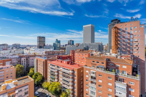 Duplex for sale Madrid, Spain 3 bedrooms, 462 sq.m. No. 106792 - photo 6