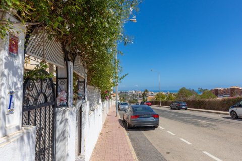 Bungalow for sale Torrevieja, Alicante, Spain 4 bedrooms, 87 sq.m. No. 109223 - photo 1