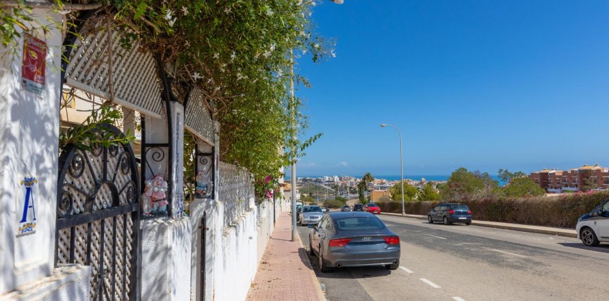 Bungalow Torrevieja, Alicante, Spain 4 bedrooms, 87 sq.m. No. 109223