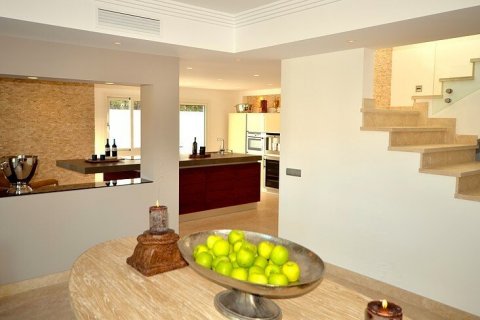 House for sale Nueva Andalucia, Malaga, Spain 6 bedrooms, 446 sq.m. No. 22423 - photo 11