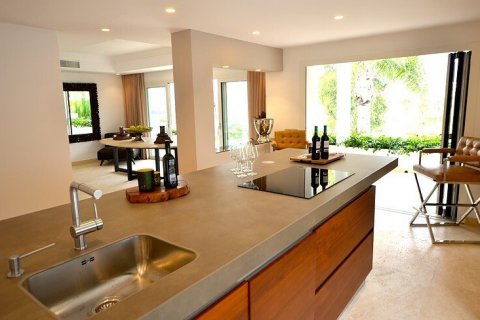 House for sale Nueva Andalucia, Malaga, Spain 6 bedrooms, 446 sq.m. No. 22423 - photo 12