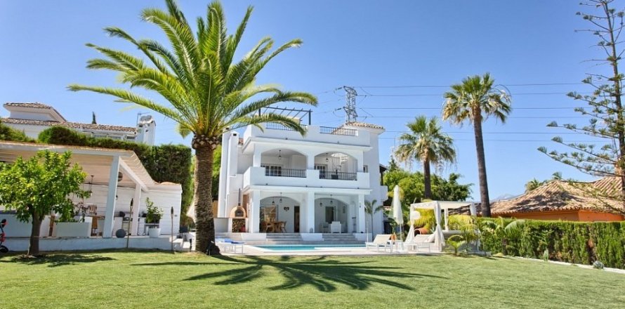 House Nueva Andalucia, Malaga, Spanien 4 Schlafzimmer, 241 m2 Nr. 22486