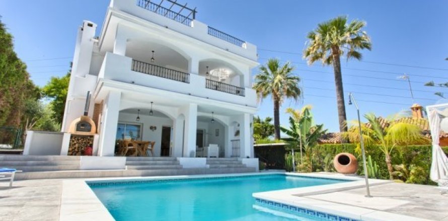 House Nueva Andalucia, Malaga, Spain 4 bedrooms, 241 sq.m. No. 23162