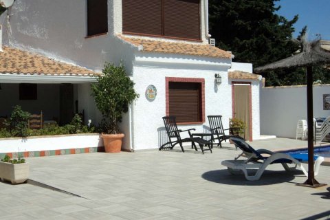 Villa for sale Alicante, Spain 9 bedrooms, 221 sq.m. No. 115400 - photo 10