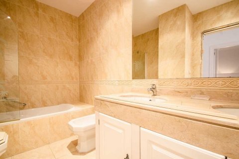 Apartment for sale Estepona, Malaga, Spain 2 bedrooms, 140 sq.m. No. 22146 - photo 5