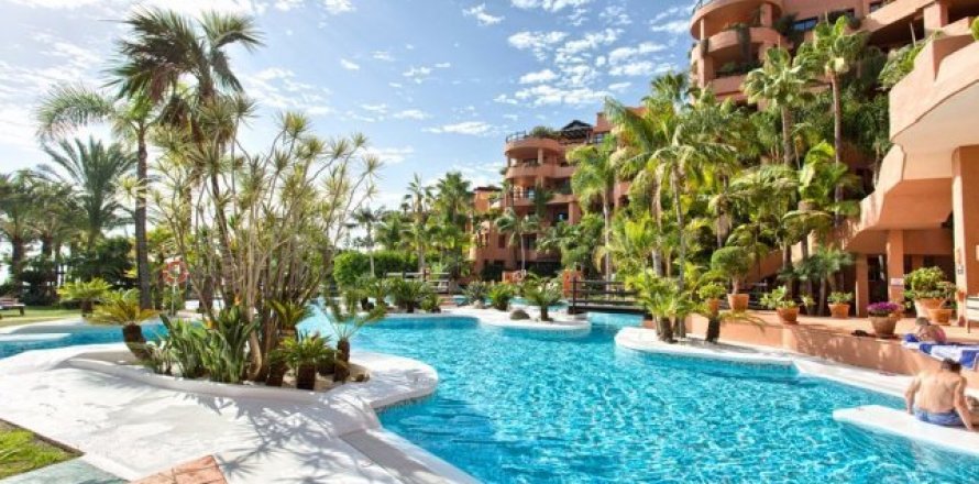 Huoneisto Estepona, Malaga, Espanja 2 makuuhuonetta, 155 m2 No. 21745